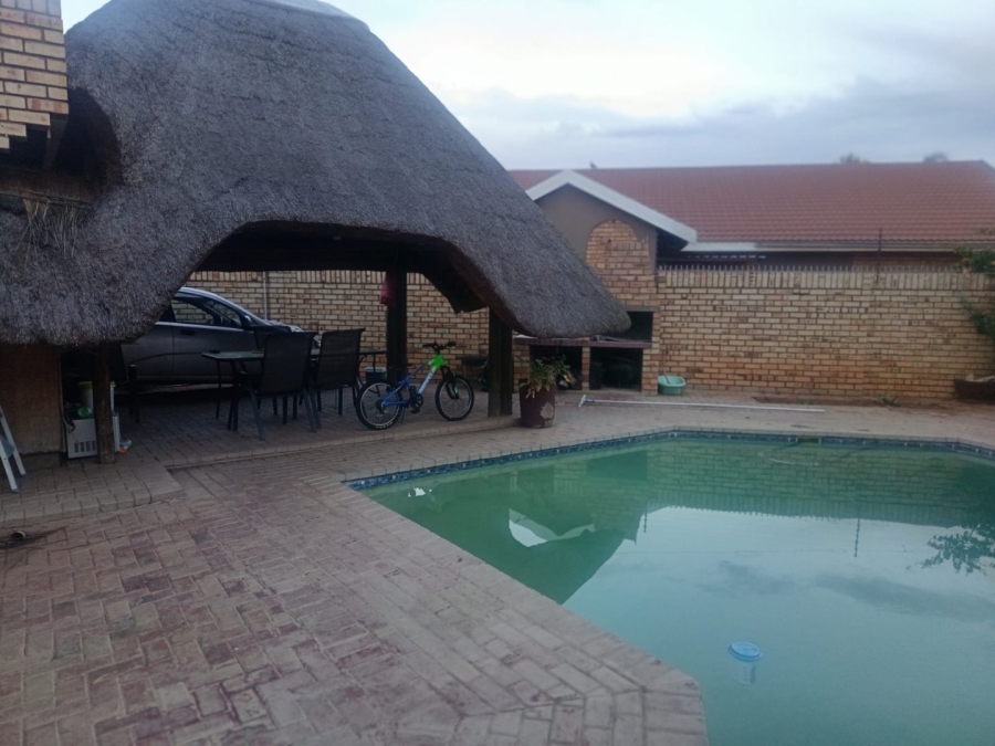 3 Bedroom Property for Sale in Roylglen Gardens Northern Cape